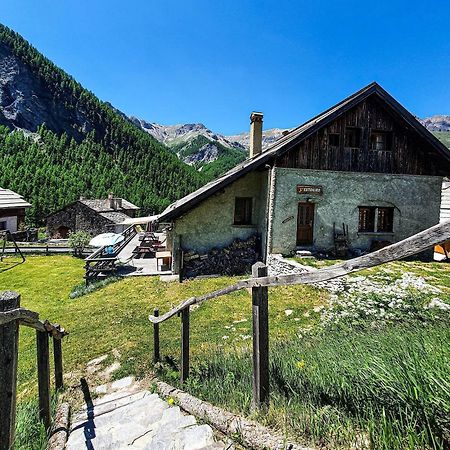 Auberge L'Estoilies Saint-Vérand Екстериор снимка