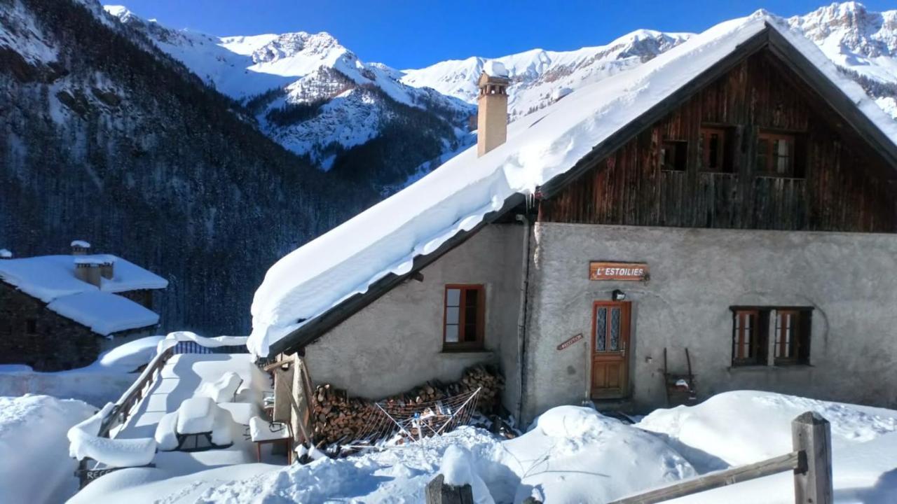 Auberge L'Estoilies Saint-Vérand Екстериор снимка