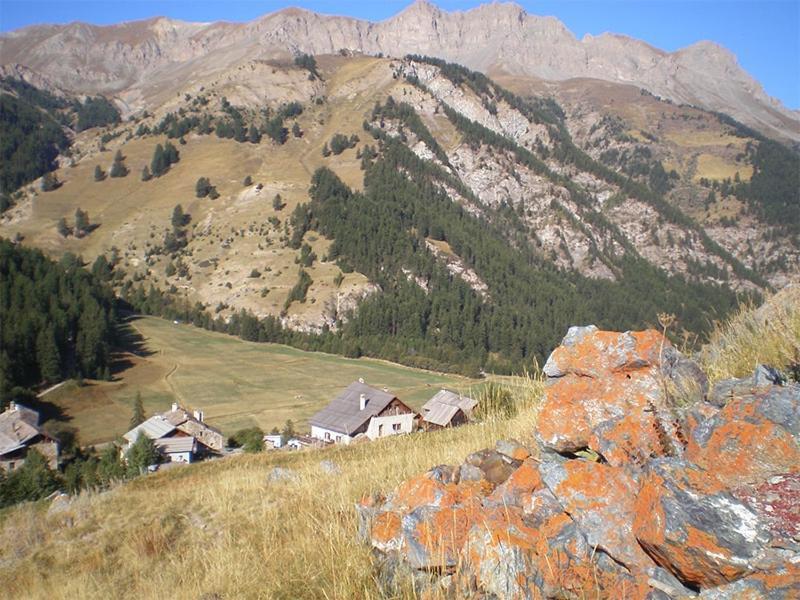 Auberge L'Estoilies Saint-Vérand Екстериор снимка