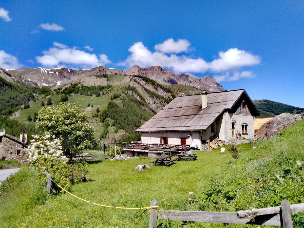 Auberge L'Estoilies Saint-Vérand Екстериор снимка