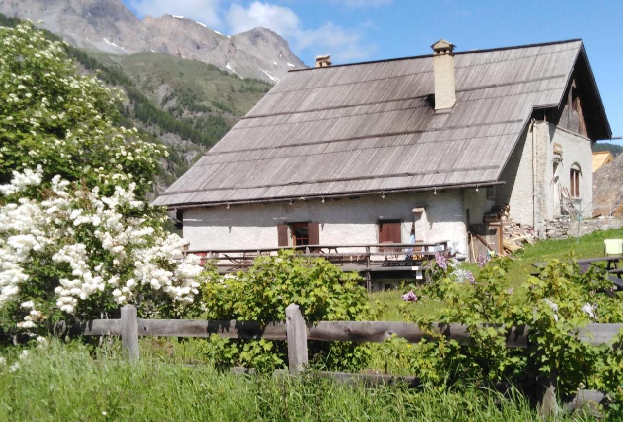 Auberge L'Estoilies Saint-Vérand Екстериор снимка