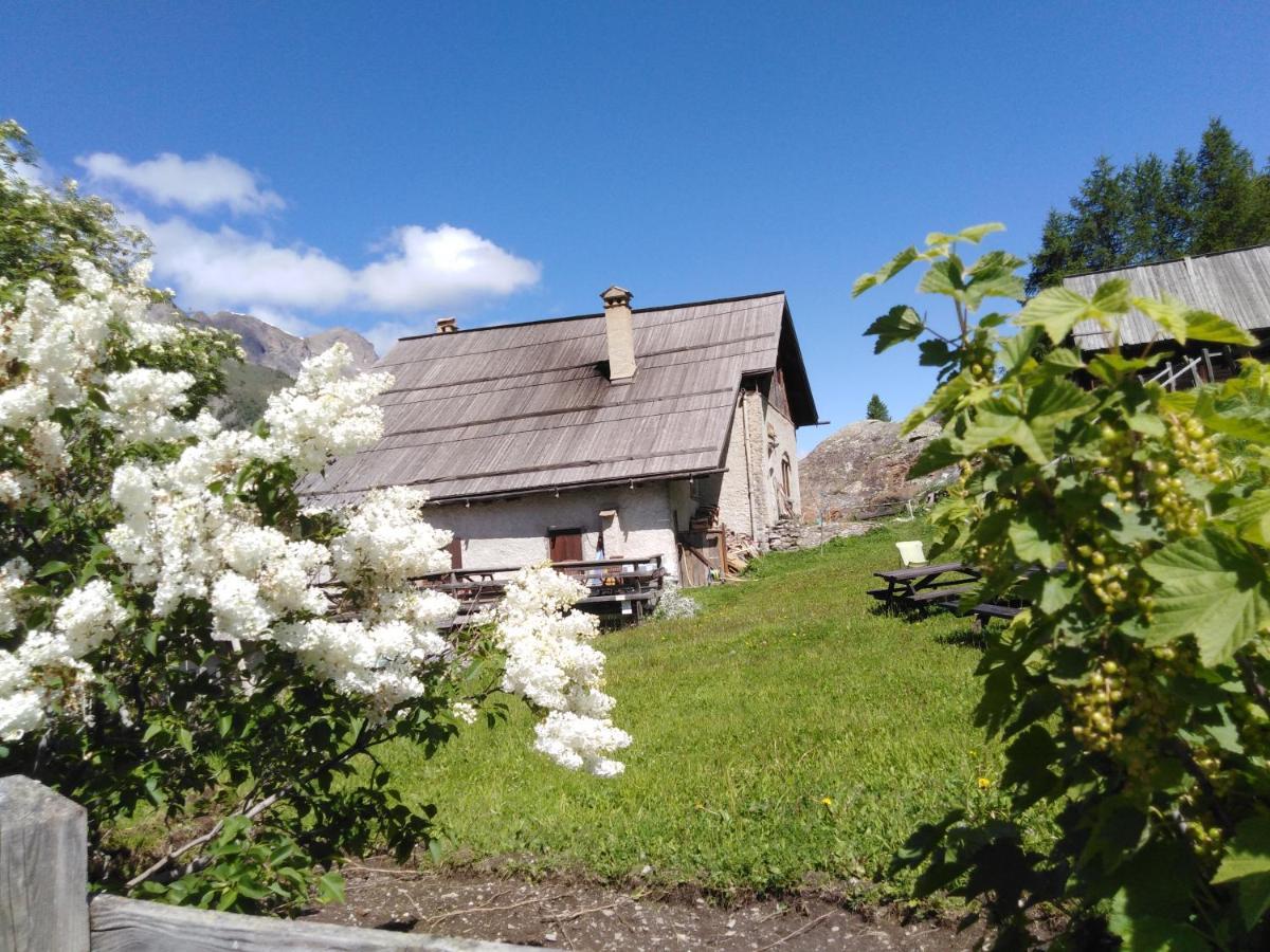 Auberge L'Estoilies Saint-Vérand Екстериор снимка
