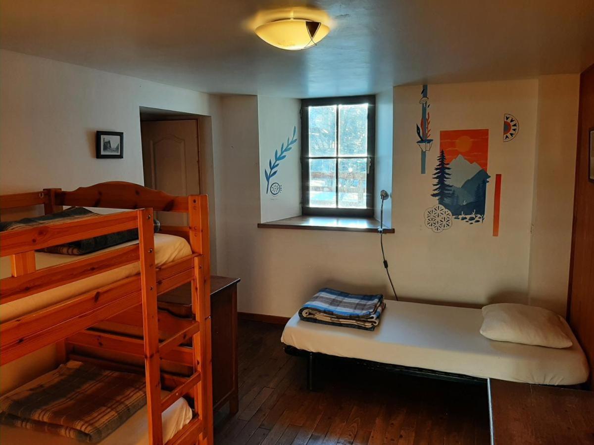 Auberge L'Estoilies Saint-Vérand Екстериор снимка