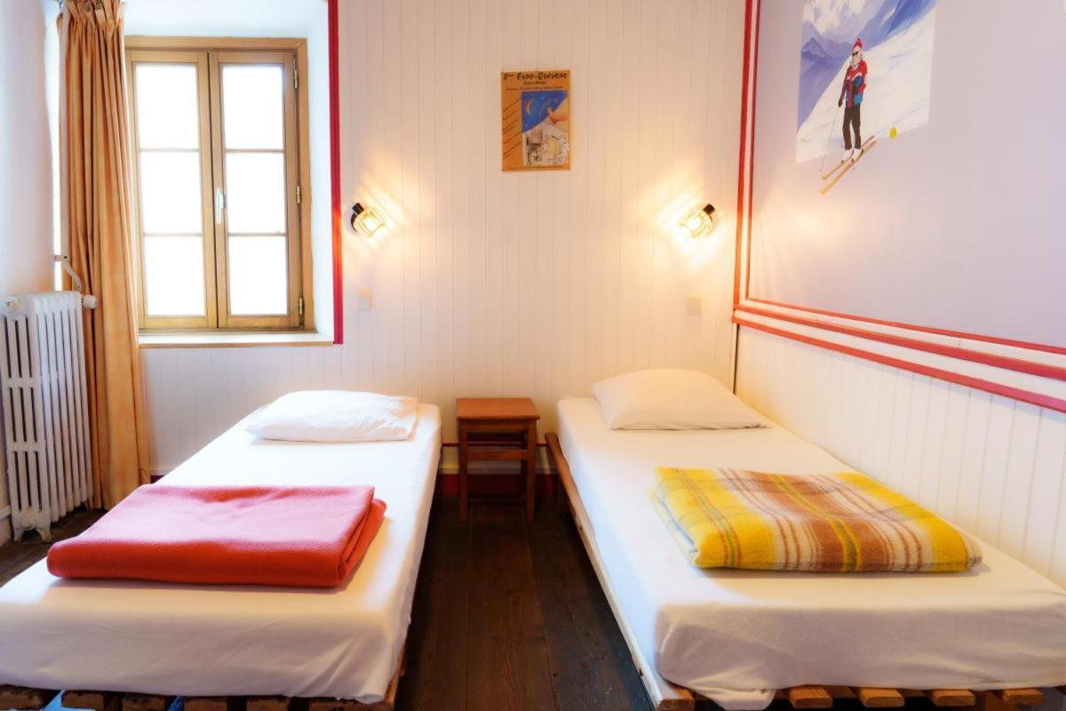 Auberge L'Estoilies Saint-Vérand Екстериор снимка