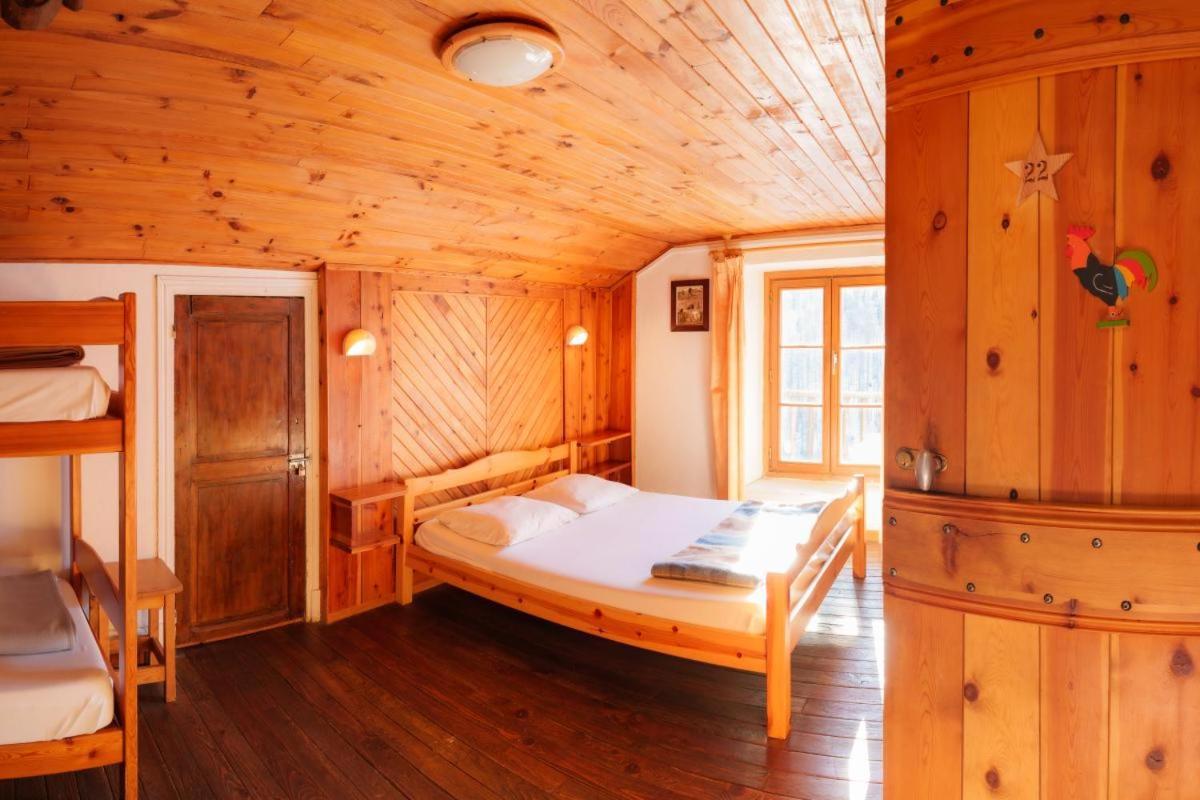 Auberge L'Estoilies Saint-Vérand Екстериор снимка
