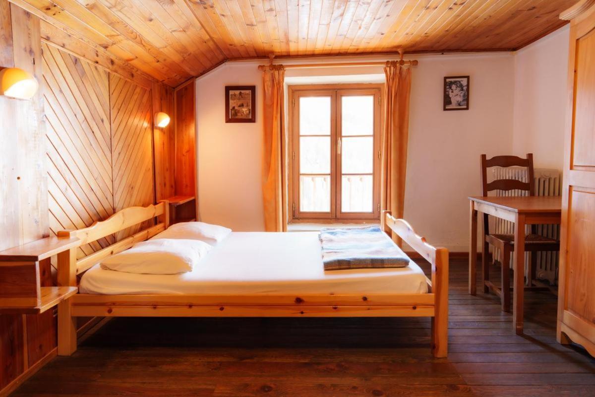 Auberge L'Estoilies Saint-Vérand Екстериор снимка