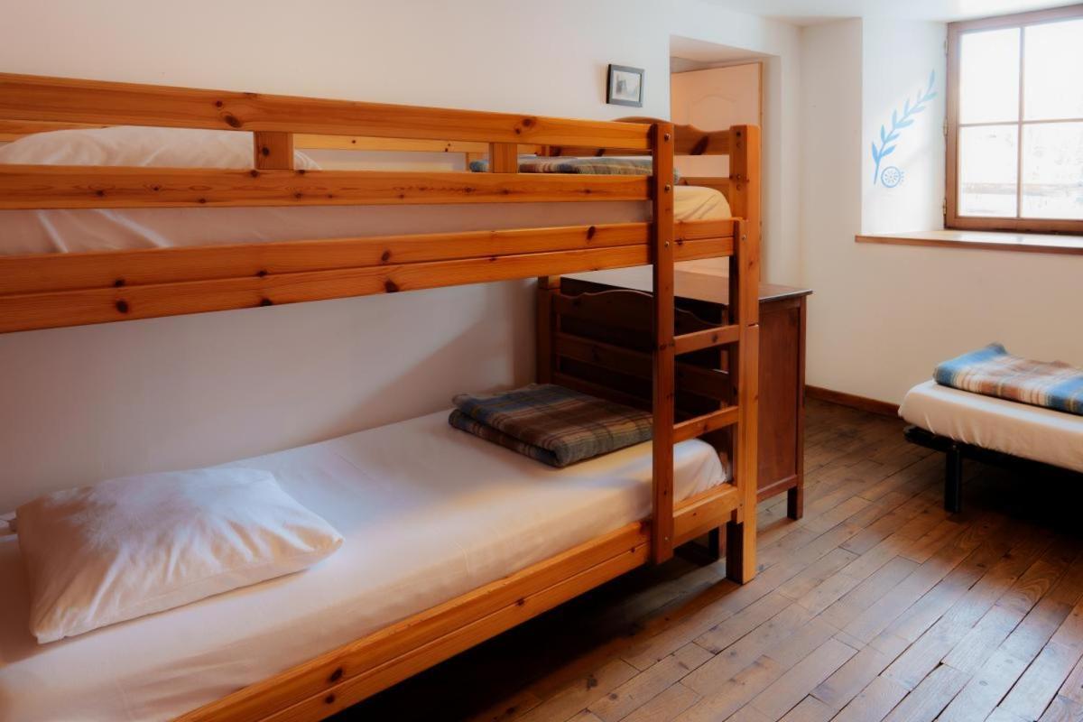 Auberge L'Estoilies Saint-Vérand Екстериор снимка